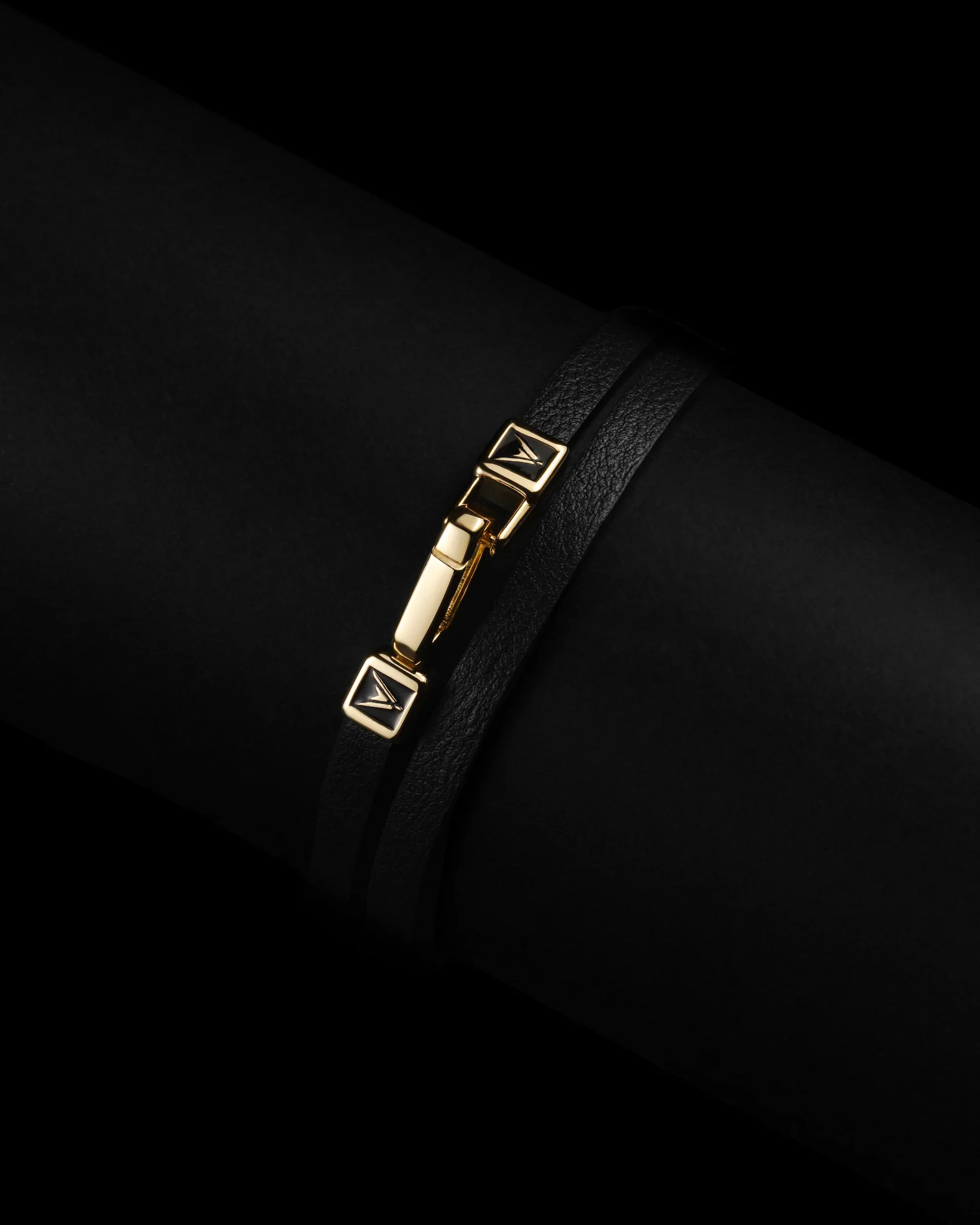 The Hitch - Black/Gold - Image 4