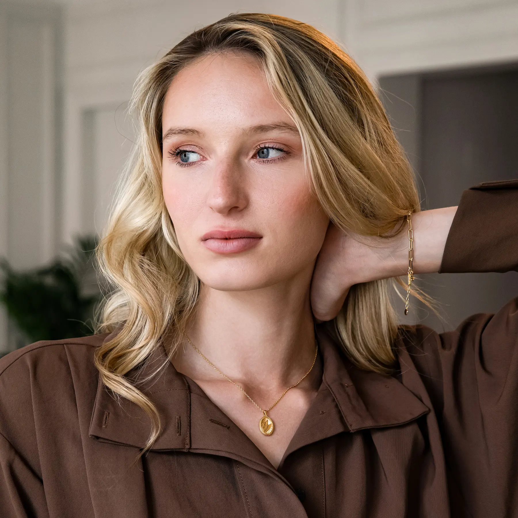 Victory: Wings Necklace - Gold - Image 4