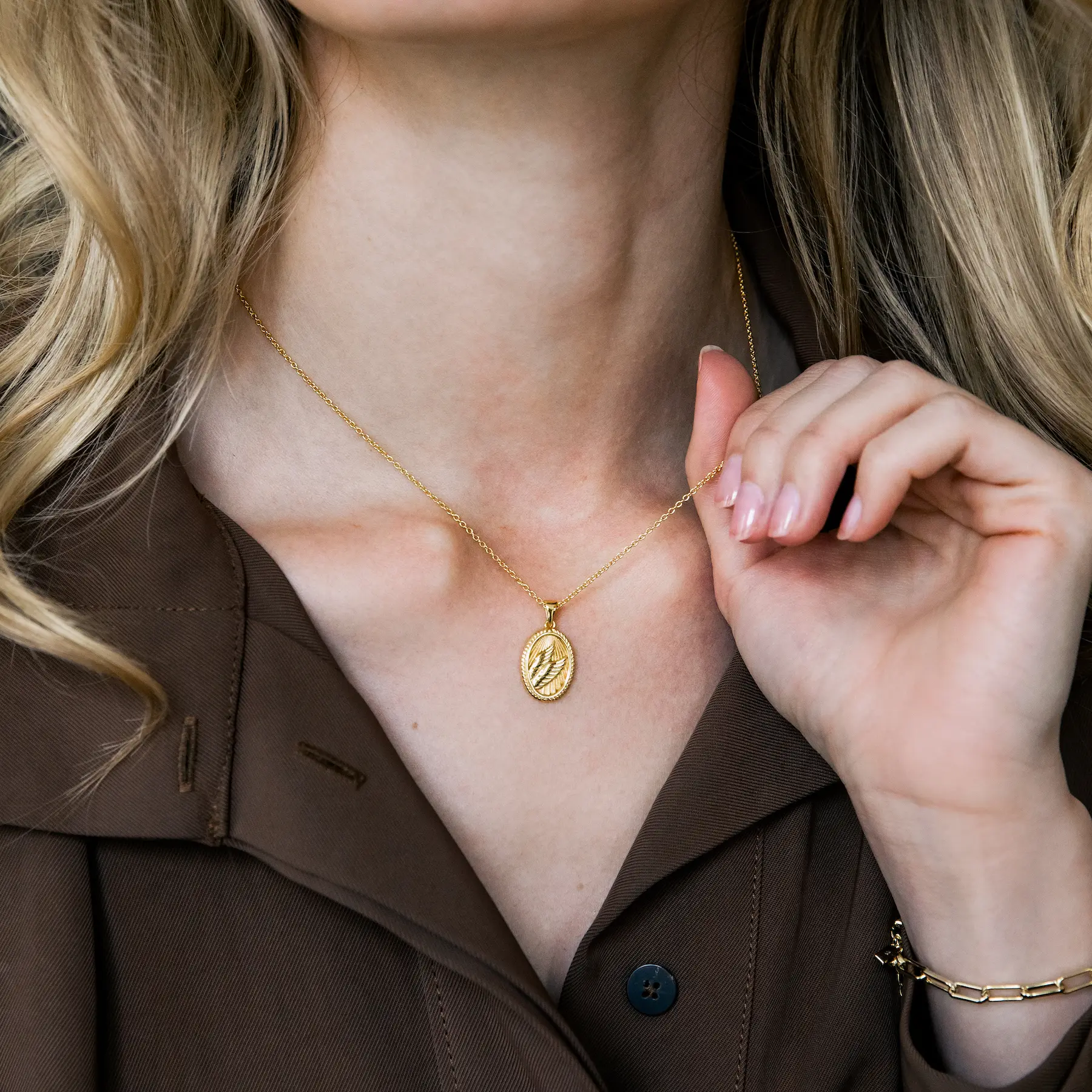 Victory: Wings Necklace - Gold - Image 7